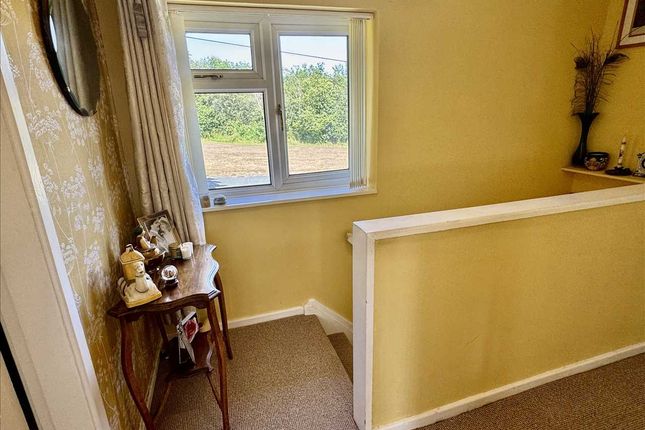 64, WildtreeAvenue, Underhill, Wolverhampton photo 5