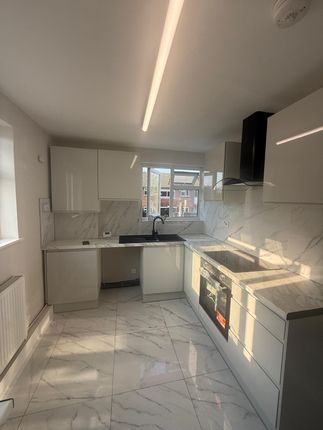 57, Leonard Avenue Swanscombe, Kent photo 4
