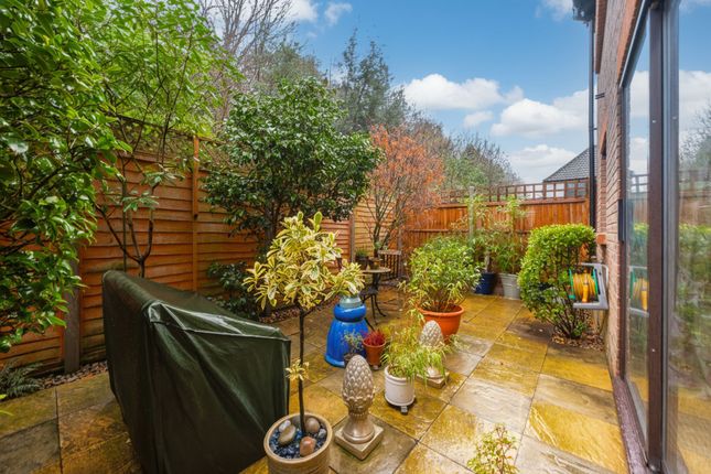 10 Beaumont Place, Isleworth photo 3