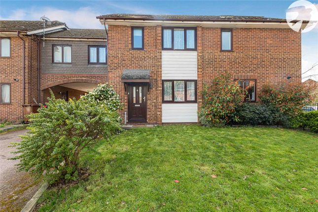 15, Brissenden Close, Rochester photo 2