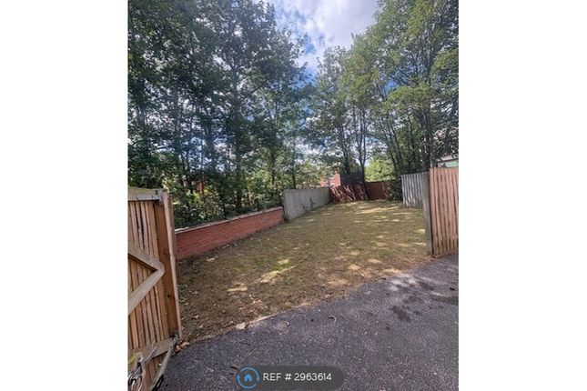 Mill Chase Road, Wakefield photo 4
