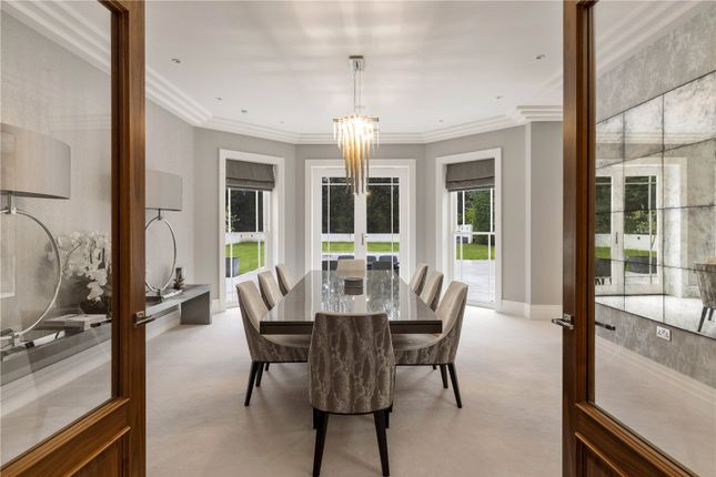 3 Sunning Avenue photo 3