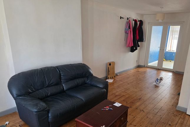 38, Cooper Road, Newport photo 3