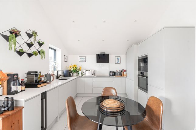 Flat 20, Grand Banks,, Clay Lane, Devon photo 4