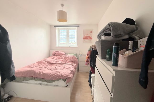 Flat 10, San House, London photo 5