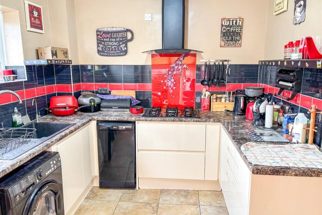 6, Woodbridge Grove, Clacton-On-Sea photo 2
