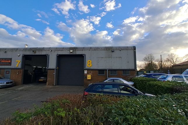 Warehouse to let in Wellington Place, Bletchley