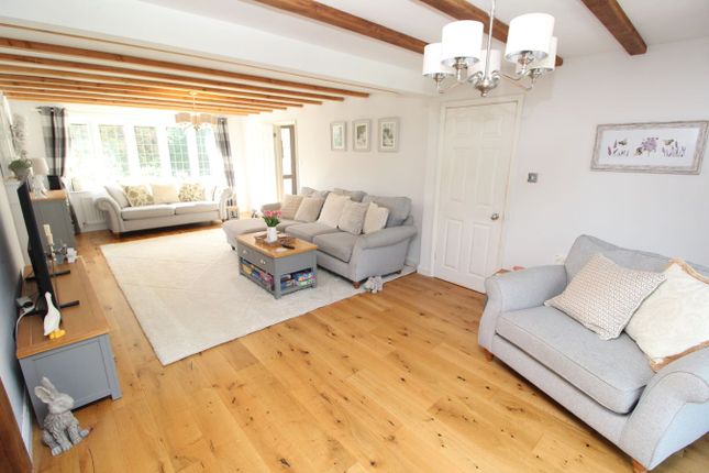 17, Hall Farm Crescent, Leicester photo 3