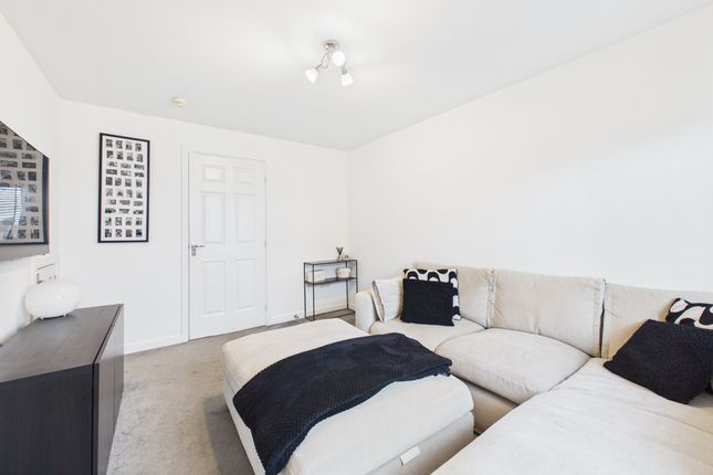 23 Aquitania Crescent, Larkhall photo 2