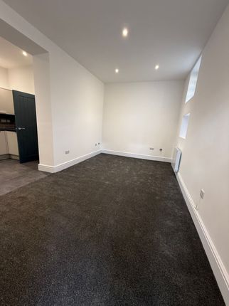 Flat 4, Constable Court Market Place, Batley photo 4