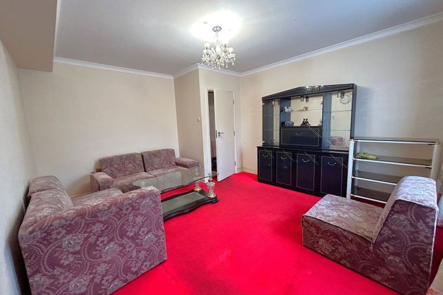 111, Willow Tree Lane, Hayes photo 2