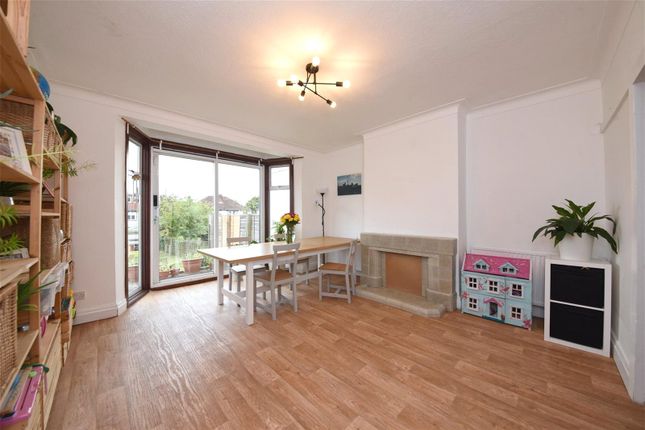 72, Abbots Gardens, London photo 4