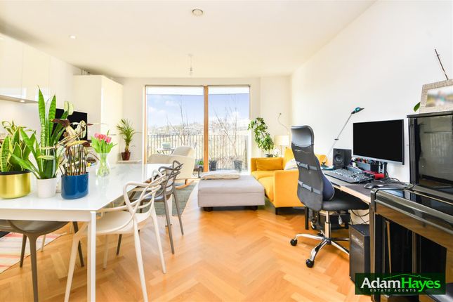 Flat 6 Griffin Building, 7 Regiment Hill, London photo 2