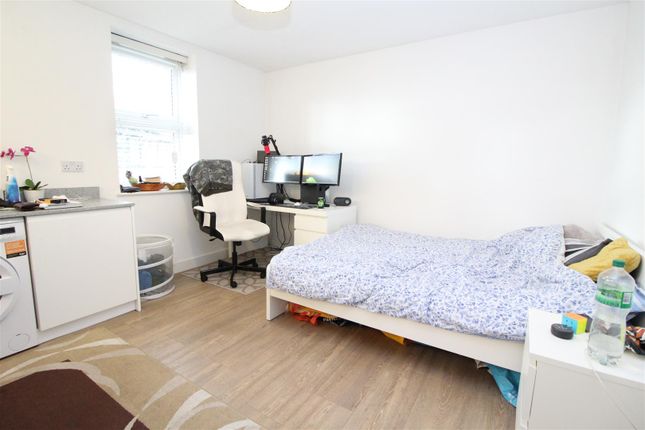 Porters Wood, St. Albans photo 3
