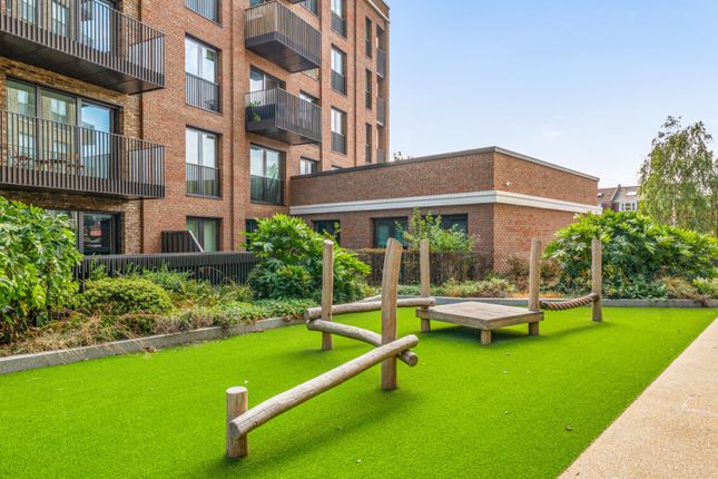 Georgette Apartments, 4 Cendal Crescent, London photo 2