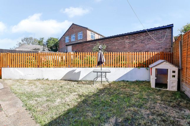 2a Bedford Close, London photo 4