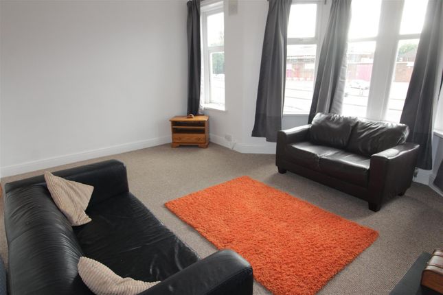 Thumbnail Flat to rent in North Road, Heath, Cardiff