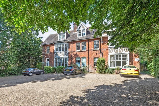Thumbnail Flat for sale in Doods Road, Reigate