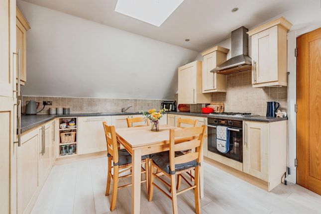 Flat 12, Rookwood Place, 13, London Road South, Redhill photo 3