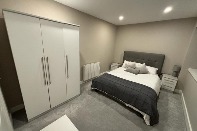 Flat to rent in Queens Dock Avenue, Hull