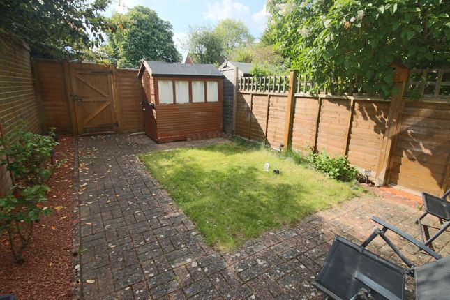 76 Brackenbury, Andover photo 4