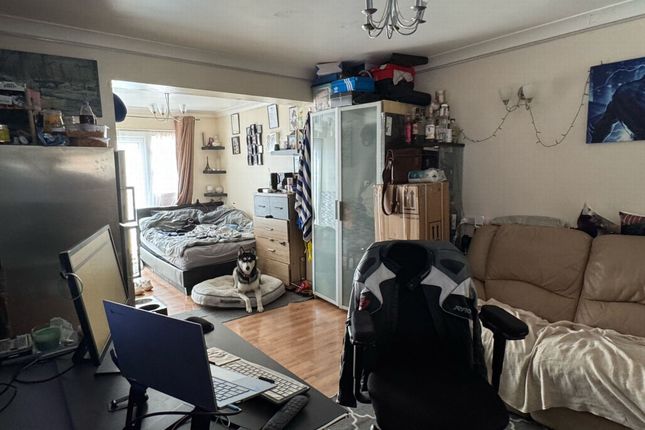 91, Warren Road, London photo 3