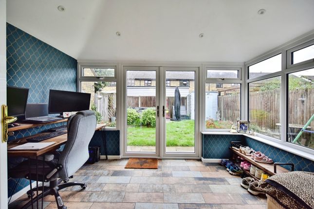Blacksmith Drive, Maidstone photo 4