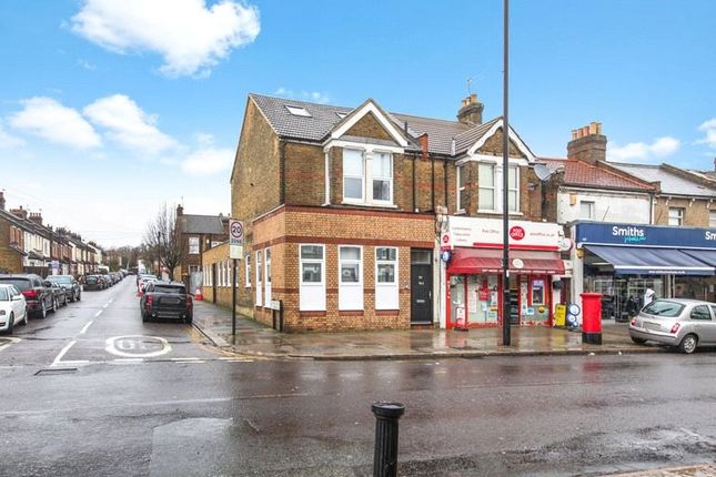 Flat to rent in Lancaster Road, Enfield