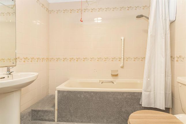 Flat 220, Audley Court, Audley Road, Saffron Walden photo 4