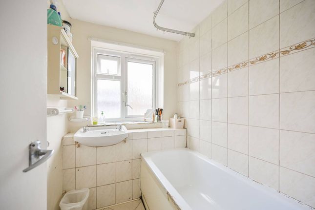 Daphne House, Acacia Road, London, N22, Wood Green photo 3