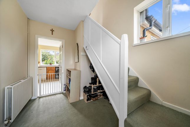26, Rickman Crescent, Addlestone photo 4