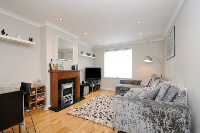 Thumbnail Flat to rent in St. Clements Street, London