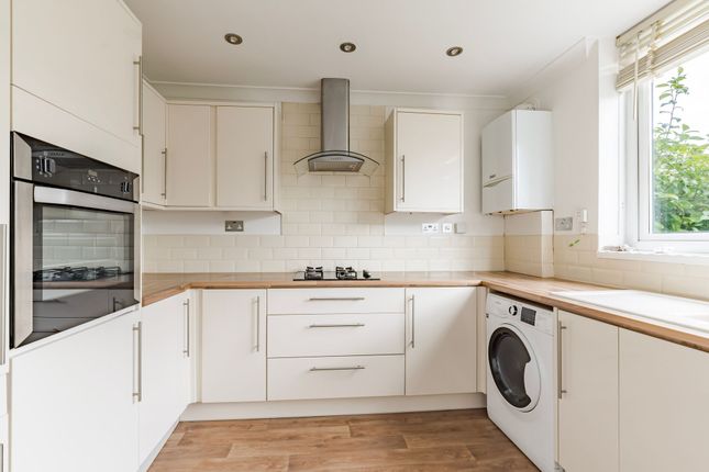 37 Meadow Close, Norwich photo 3