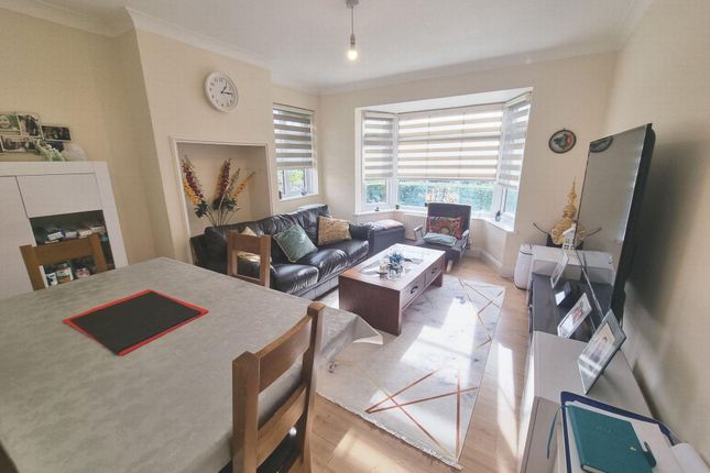 Thumbnail Flat to rent in Featherstone Court, Bunns Lane, Mill Hill