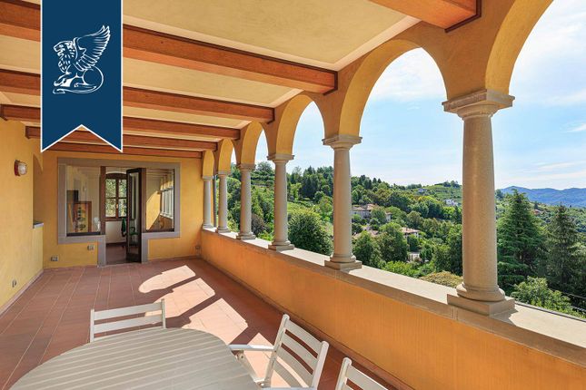 Villa for sale in Casazza, Bergamo, Lombardia