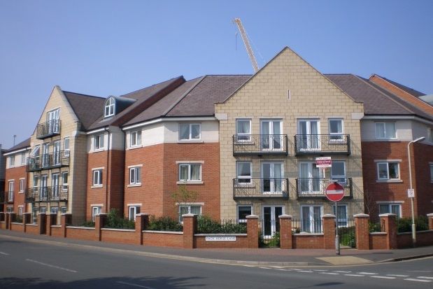 2 bed flat to rent in Coach House Court, Loughborough