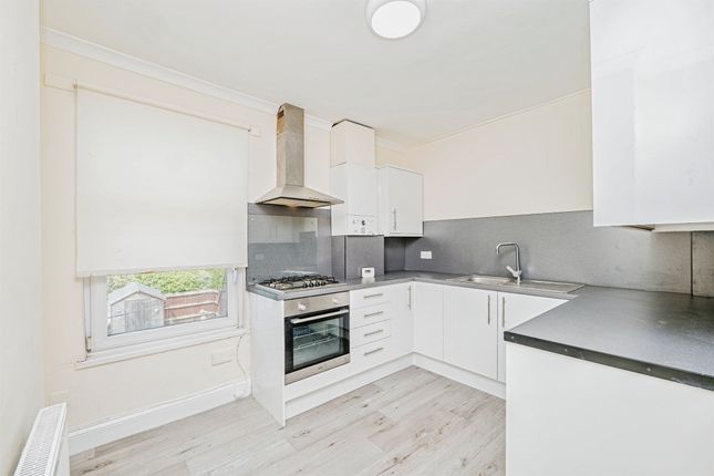3b, Blundell Avenue, Porthcawl photo 4
