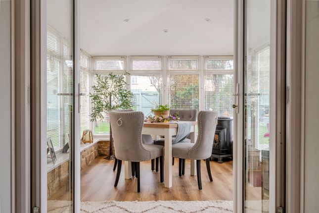 12, Hawthorn Drive, Burford photo 4