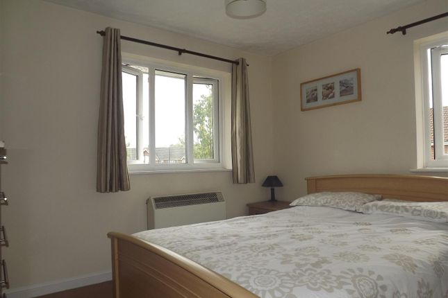 8, Crawley photo 2