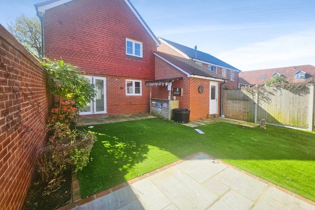 37, Heasman Place, Horsham photo 4