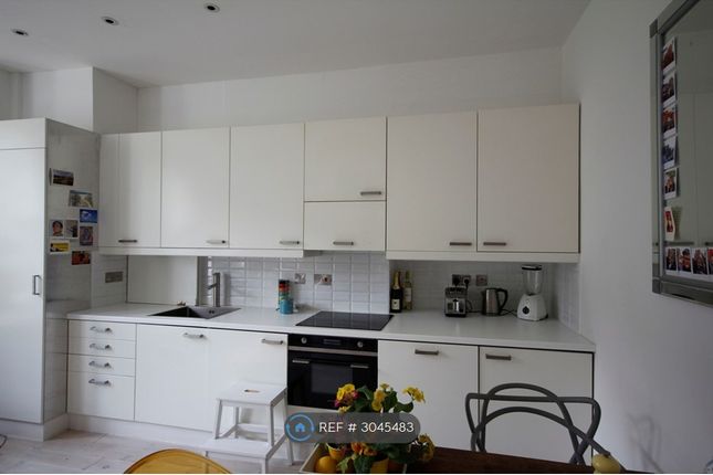 Flat A   Grosvenor Gardens, Willesden Green, London photo 3