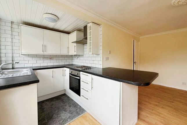 16 The Greenway, Carr Road, Sheffield photo 2