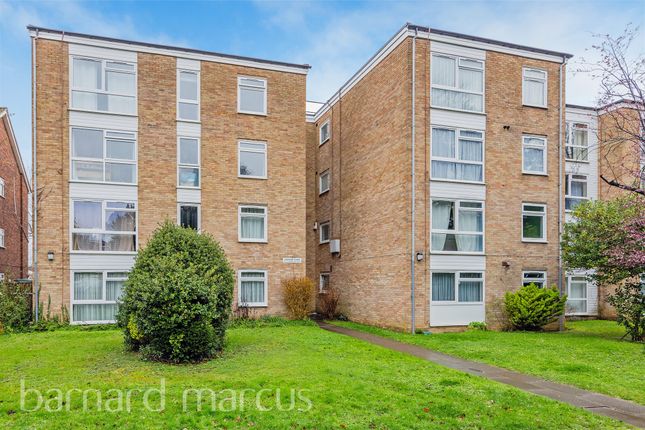 Flat for sale in Worcester Road, Sutton