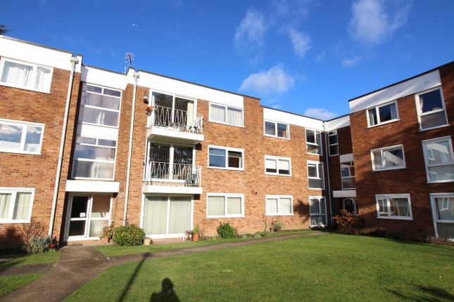 6, Manning Court, Oxhey photo 2