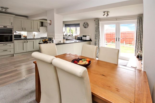 38, Evesham Close, Wellingborough photo 3