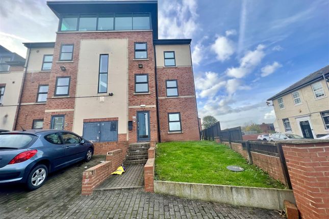 Flat for sale in Redcourt, Athlone Grove, Leeds