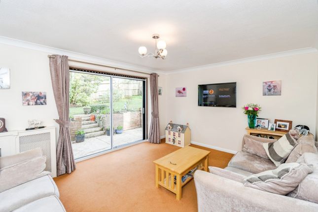 12, Balmoral Close, Hampshire photo 4