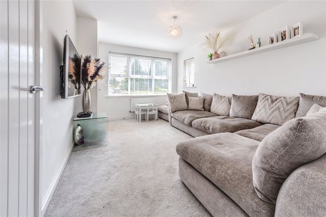 21, Heath Way, Radlett photo 3