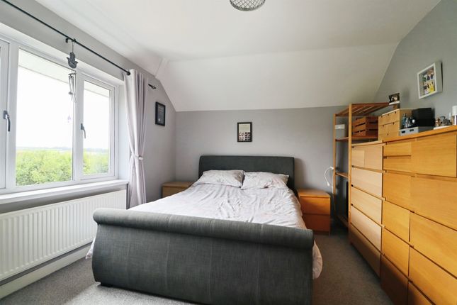 31, Laing Street, Bridgend photo 4