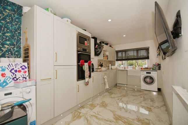 2, Hawthorn Road, High Peak photo 4